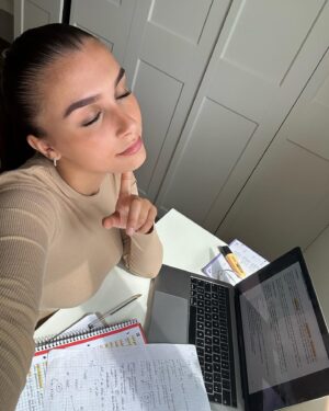 Sola Instagram - Study study study📚

Courage à tous ceux qui passent bientôt des exams , on est ensemble🫡