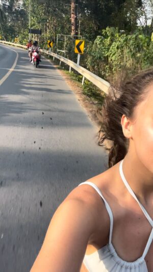Sola Instagram - Moi j’veux rouler 🛵💭

#rouler #ride #bike #single #road #speed #newsong #newsingle #music #popmusic #singing #thailande 
#newmusic