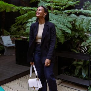Solange Hilário Instagram - Water what waters you 🌿 

Legacy Tour Dinner 
w/ @we.are.villamangui 

📸 @denisesonnemberg 

#legacytourdinner #businesswomanlife #buildyourempire