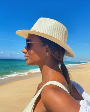 Solange Hilário Instagram - “ (…) Closing cycles. Not because of pride, incapacity or arrogance, but simply because that no longer fits your life. Shut the door, change the record, clean the house, shake off the dust. Stop being who you were, and change into who you are.” - Paulo Coelho

#byetwenties #closingcycles #grateful #blessed