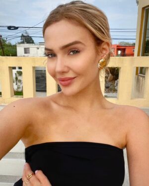 Solène Fouquez Instagram - Love the sun kissing my skin in Mexico 😋🇲🇽

#mexico #sunset #sun #kiss #blonde #selfie