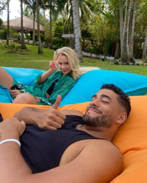 Solène Fouquez Instagram - À nos amours, nombreuses et courtes, et qu'elles durent toujours...

Mon petit @rami.frn_ 

#lavilla #sun #mexico #chill #relax