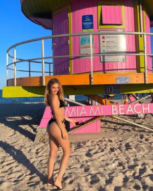 Solène Fouquez Instagram - Baywatch, Miami 🐬🏄‍♀️☀️⛱️🍭

#miami #miamibeach #beach #sun #hot #playa #love #sea #summer