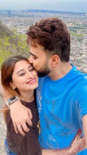 Somi Khan Instagram - Exploring Jaipur day 1 

#adilkhandurrani#somiadilkhan#jaipur#pinkcity#insta#viral…!!