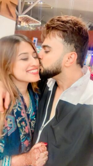 Somi Khan Instagram - Jaipur calling 

#adilkhandurrani#somiadilkhan#adilkidulhan#jaipur#rajhastan#sasural#damad#insta#viral#