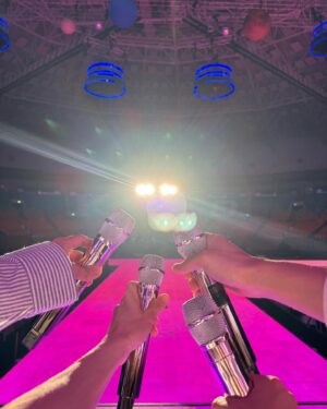 Son Dong-woon Instagram - ‘Lights Go On Again’ 3일간 너무 감사하고 행복했습니다💡🌹