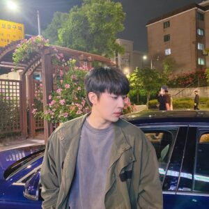 Son Ho-jun Instagram - 오랜만에 건진 한 컷 ㅎ