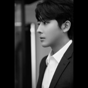 Son Ho-jun Instagram - 개봉박두🎬

@sonhojun_official 
프로필 링크 확인해주세요!🙏🏻

#손호준 #영화 #개살구 #오픈