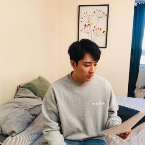 Son Ho-jun Instagram - 눈이부시게 아름다운 이야기가 시작됩니다. 영수 방송 Coming soon! 
JTBC 오늘밤 9시 30분 '눈이부시게' 첫방송! 많은 시청부탁드려요😊

#눈이부시게 #손호준 #김영수