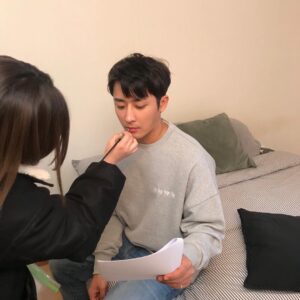 Son Ho-jun Instagram - 눈이부시게 아름다운 이야기가 시작됩니다. 영수 방송 Coming soon! 
JTBC 오늘밤 9시 30분 '눈이부시게' 첫방송! 많은 시청부탁드려요😊

#눈이부시게 #손호준 #김영수