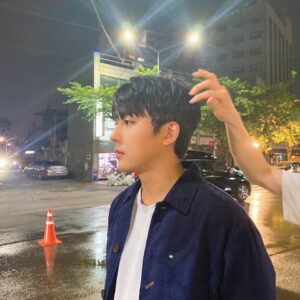 Son Ho-jun Instagram - 촬영중 100장 찍어 생존한 컷 ㅎ