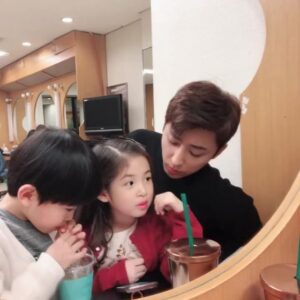 Son Ho-jun Instagram - 내뒤에테리우스 귀요미들 준준이랑♡