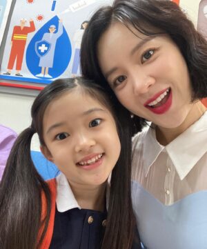 Son Sung-yoon Instagram - #채나야눈을왜그렇게떠
@chaena.yoon 

그사이 훌쩍커버린 우리채나💛 장꾸미철철 

#우아한제국