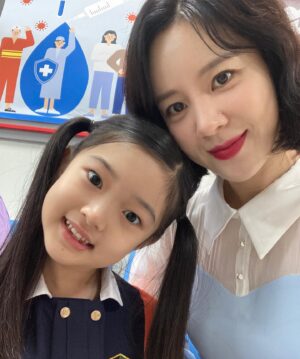 Son Sung-yoon Instagram - #채나야눈을왜그렇게떠
@chaena.yoon 

그사이 훌쩍커버린 우리채나💛 장꾸미철철 

#우아한제국