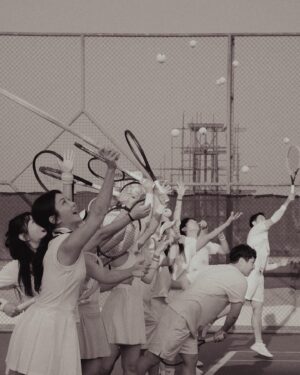 Son Sung-yoon Instagram - 수디와 함께한 테캉스🎾🫶🏻

낯선사람들과의 해외여행이라 걱정했찌만 
완벽적응✨🙌🏻 
테니스와 수디로 하나된 우리 👍🏻😉
여행 추진해줘서 고마워여 @1218_j 💕

(집나간적없는) 포핸드 제발 나한테 (돌아)와주라 🥹
뭔가 알것같았는데 엘보가 또 아픔 
2월에는 같이 쳐여 우리 🤍