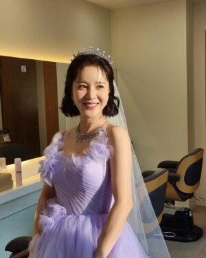 Son Sung-yoon Instagram - 정신없어 업뎃 못한 
#우아한제국결혼식사진 

#joshuabelle @joshuabelle_daily 
#rosetteblanc @rosetteblanc 

#이쁜드레스에맞춰
#티아라까지일부러제작해주셔서감사해요🤍

#그래이렇게결혼놀이라도해봤음됐다😛

늘 다른 사람으로 만들어주는 금손들

메이크업 @aluu_jiyeon 지연쌤
헤어 @hello_aluu_crystal  수정쌤 
라뷰❤️