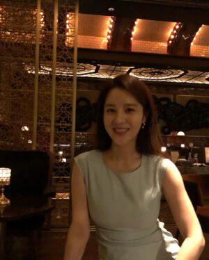 Son Sung-yoon Instagram - 4년전 내 생일 🤍
요상하게 그땐 별로라고 느꼈던 사진들이 
지나고 다시보면 너무 예쁘다 ㅋㅋㅋㅋㅋㅋ
그냥 나르시즘인건가 🤣

걱정이 없는 하루가 행복한 하루라 느끼며 오늘 하루 마무리🥰 
(걱정인형을 사야하나…) 

#행복한5월보내쟙
#다이어트성공해보쟙
#M사이즈시러요…
#근데편해…