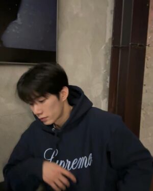 Son Woo-hyeon Instagram - 🧊🍫🎧
