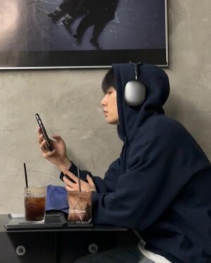 Son Woo-hyeon Instagram - 🧊🍫🎧
