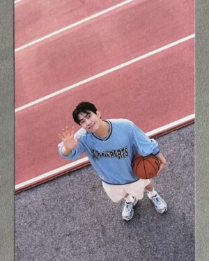 Son Woo-hyeon Instagram - -
2024甲辰年
복 많이 받으세요🙋🏻‍♂️
