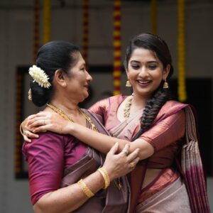 Sonal Monteiro Instagram - Happy birthday to the queen of my heart !! ♥️ 
I love you mumma ! ♥️

#sonalmonteiro #momsbirthday