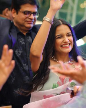 Sonali Sudan Instagram - You're the main character of your life's story. Give your audience not only something to look forward to, but something to be inspired by 🎗️
.
.
.
#breakingthestigma #indianwear #indianphotography #mentalhealthawareness #inspire #startagain #bridesmaid #organzasaree #bridesmaidoutfit