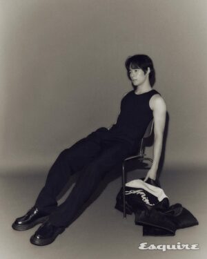 Song Geon-hee Instagram - @esquire.korea 🖤