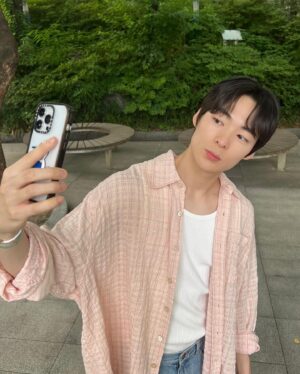 Song Geon-hee Instagram - ☀️