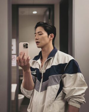 Song Jae-rim Instagram - 출근#연극_와이프