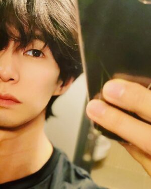 Song Jae-rim Instagram - 늦은시간 얼빡 죄송
💤