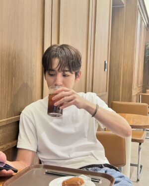 Song Ji-ho Instagram - 장마
🌧️
☔️