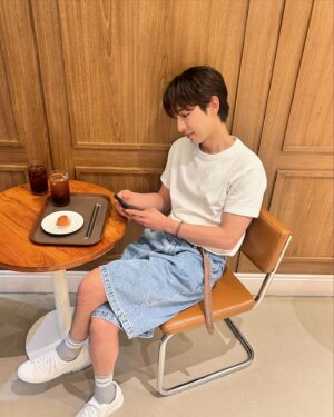 Song Ji-ho Instagram - 장마
🌧️
☔️