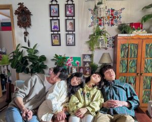 Song Ji-ho Instagram - 선솔현금! 졸린 어느 날!👣🪫💡✨
#선재업고튀어 #lovelyrunner 
@tvn_drama