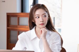 Song Ji-woo Instagram - 안경지우🤓
#가연 
@blade_ent_