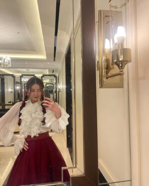 Song Ji-woo Instagram - 💃❤️✨
#tving #나는대놓고신데렐라를꿈꾼다 #반단아