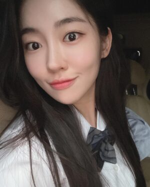 Song Ji-woo Instagram - 셀카는 어려웝 🫨

@netflixkr 
#너의시간속으로 #ATimeCalledYou #변다현