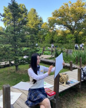 Song Ji-woo Instagram - 저는 ’변다현‘ 역으로 출연한답니닷! 많관부🥰

@netflixkr 
#너의시간속으로 #변다현