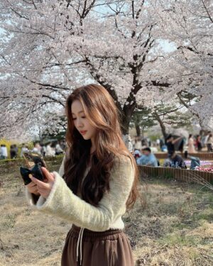 Song Ji-woo Instagram - 삼총사 봄나들이🌸