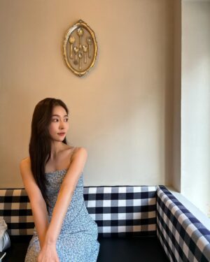 Song Ji-woo Instagram - 여름 💙