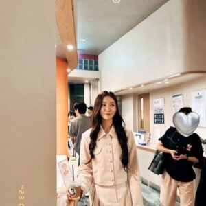Song Ji-woo Instagram - 도간 퇴근 😆
오늘도 #닥터슬럼프 #doctorslump #토일 #10시반 #jtbc