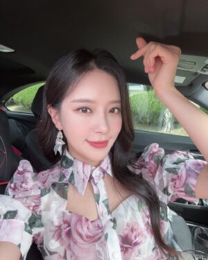 Song Min-gyeong Instagram - 오늘 날씨 좋았쥬😘
❤🧡💛💚💙💜🩷🩵🤎🩶🤍
내사랑들 굿나잇🫶🏻 

밍밍밍미이잉미ㅣㅣㅣㅣㅣㅣㅇ 

힘들땐 제게 와서 쉬어요
즐거울땐 같이 웃어요
자, 힘내서 괜찮다 말해봐요
좋은날 꼭 올테니깐 🫶🏻