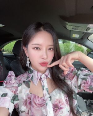 Song Min-gyeong Instagram - 오늘 날씨 좋았쥬😘
❤🧡💛💚💙💜🩷🩵🤎🩶🤍
내사랑들 굿나잇🫶🏻 

밍밍밍미이잉미ㅣㅣㅣㅣㅣㅣㅇ 

힘들땐 제게 와서 쉬어요
즐거울땐 같이 웃어요
자, 힘내서 괜찮다 말해봐요
좋은날 꼭 올테니깐 🫶🏻