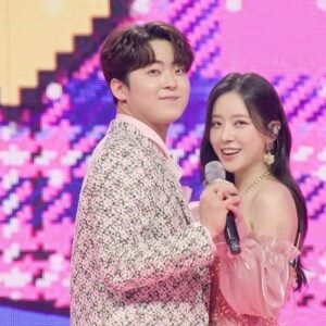 Song Min-gyeong Instagram - 오늘 “불타는장미단” 방송해요 🩷
오늘밤 9시 MBN 에서 !! 어떤 무대를 준비했을까요??

민수랑 열심히 준비한 무대~!
많이 많이 기대해주세요 🩷

p.s 으른이고 싶은 만두 😏

#불타는장미단 #mbn #박민수 #송민경 #민민남매