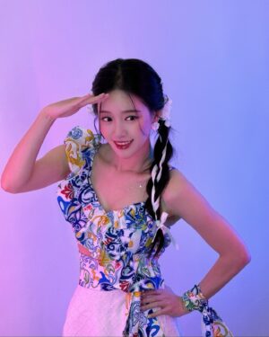 Song Min-gyeong Instagram - 나 뭐하게~~~~~~ 👒 여름준비 !?? 💙
시워~~~~~~~언하고 행복한 주말 되세요 💜🩷🩵

주말엔 송민경의 ”아무튼트로트“ 하는날 📻
잊지 않으셨죠 ???

오후 2시-4시 bbs FM 101.9 !!

#아무튼트로트 #송민경 #여름 #시작