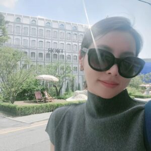 Song Min-ji Instagram - 아주빨리 성수동한번 걸어주고 뻗은날.그래도 여기서 한번 사진은 찍어줘야지~~