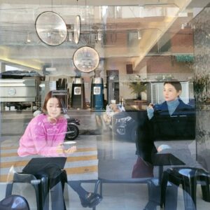 Song Min-ji Instagram - 금호동까페 #스페이스라사
인싸동생들 덕분에 오늘 재밌었음!!