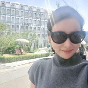 Song Min-ji Instagram - 아주빨리 성수동한번 걸어주고 뻗은날.그래도 여기서 한번 사진은 찍어줘야지~~