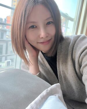 Song Min-ji Instagram - 머리자른기념으로다가 ㅎ