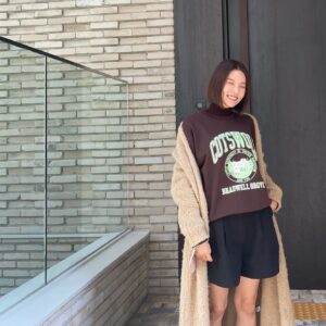Song Min-ji Instagram - 패딩입었으면 큰일날뻔했네. 
요즘 날씨.잘모르겠지먼 오늘은 따뜻한걸로!!