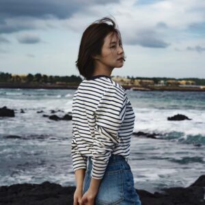 Song Min-ji Instagram - 일년에 한번을 봐도 어색하지않은 포토오빠가 제주도에 정착했다며 내가 있는쪽으로.달려와주어 이런저런 이야기를 했다. 카메라를 들고올줄 알았으면 좀 꾸미고라도 나올걸 ..
바디프로필을 찍는다고 하는데 워낙 잘 찍으니 잘될거라.믿는다. 건강하고 대박나길.